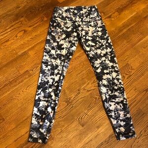 Lululemon wunder under spring bloom leggings